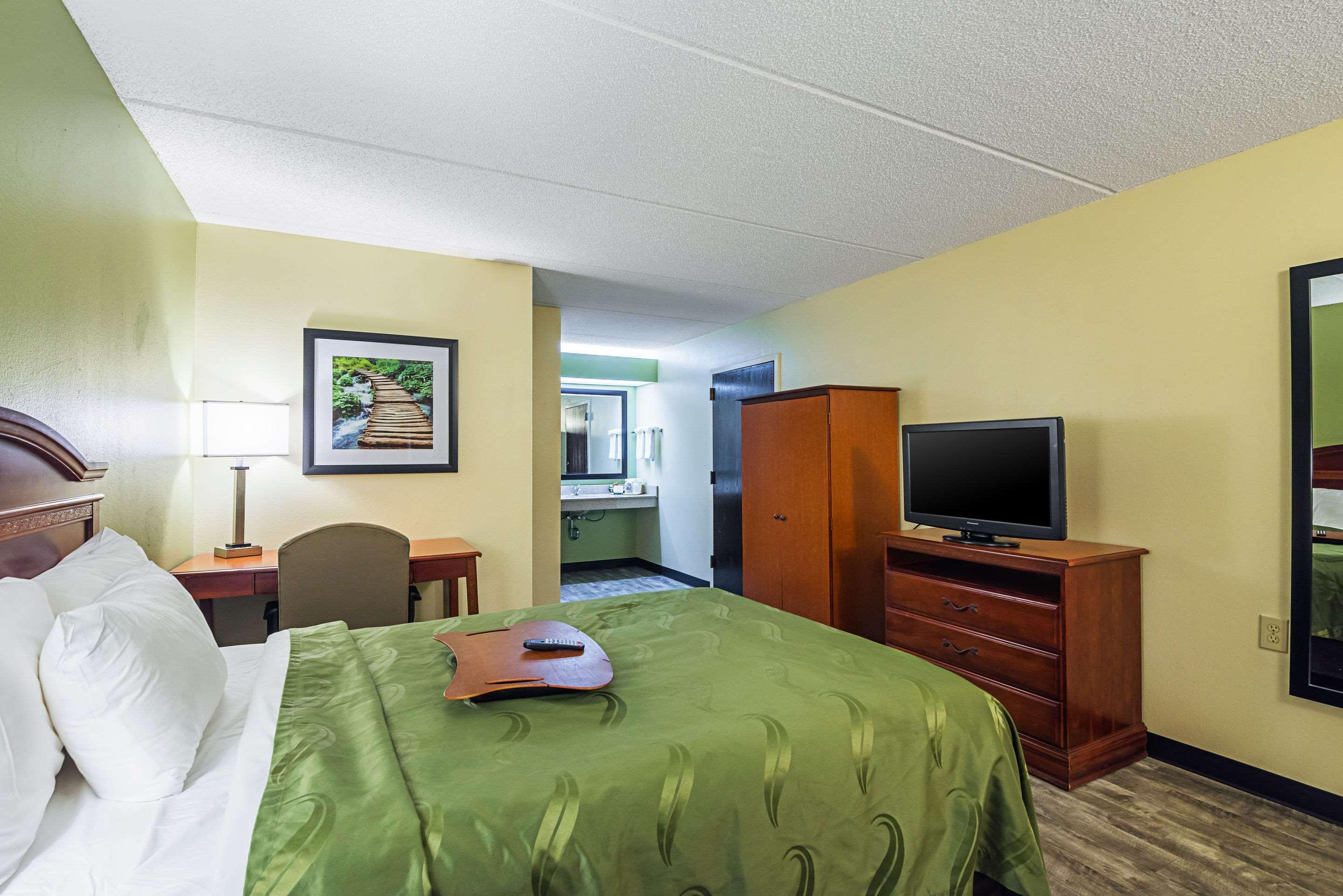 Quality Inn Airport - Southeast Birmingham Esterno foto