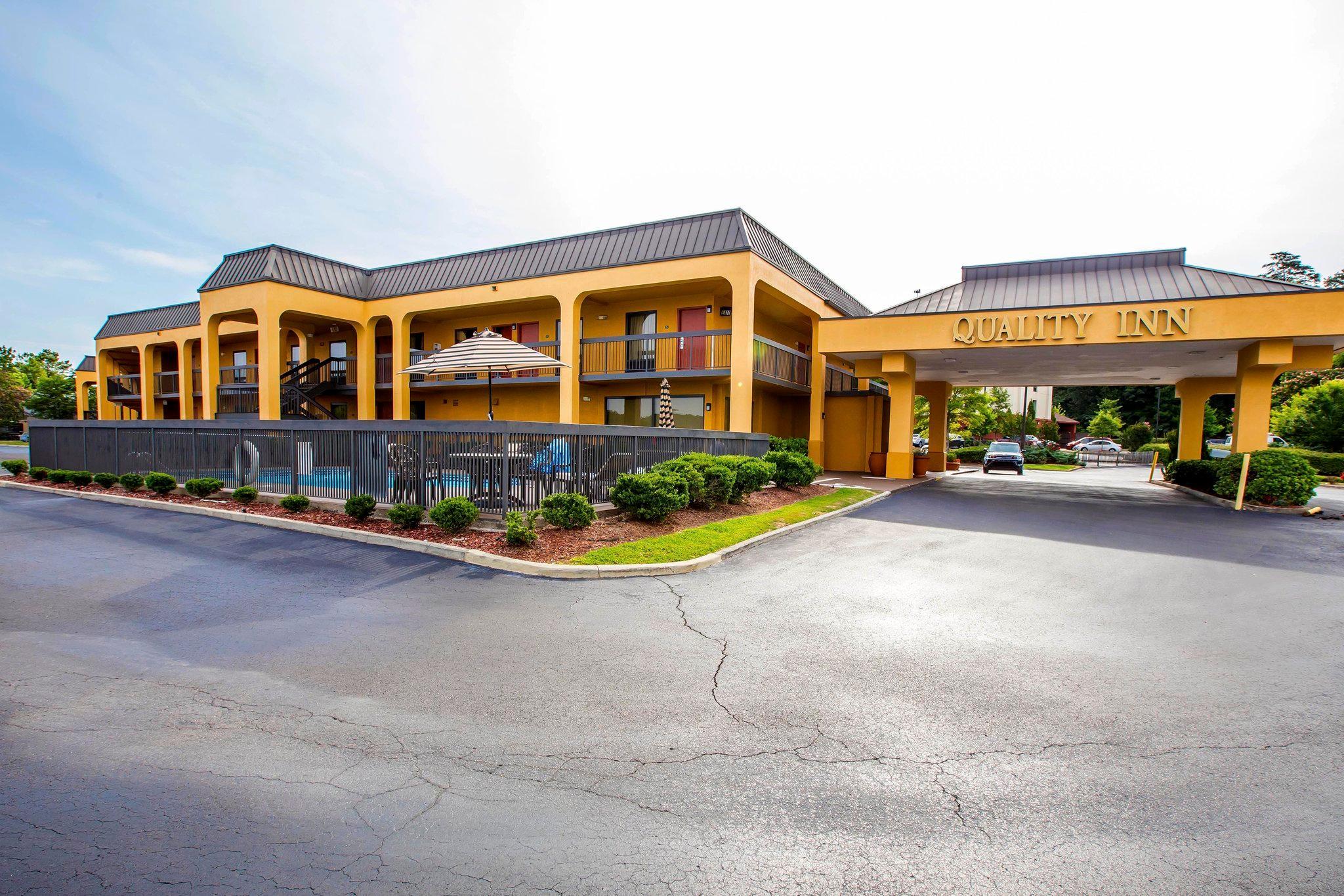 Quality Inn Airport - Southeast Birmingham Esterno foto